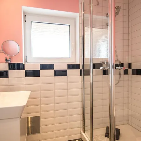 Apartmenthaus Luv Un Lee 朗格奥